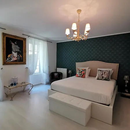 La Maison Blanche לינה וארוחת בוקר 3*