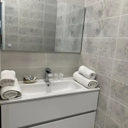 La Maison Blanche לינה וארוחת בוקר