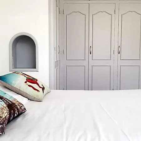 La Maison Blanche Bed & Breakfast Blaye