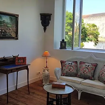 La Maison Blanche Bed & Breakfast Blaye