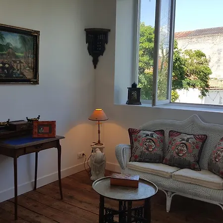 La Maison Blanche Couette-café 4*