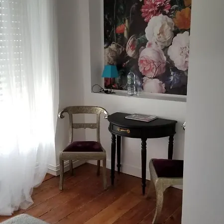 La Maison Blanche לינה וארוחת בוקר בליי