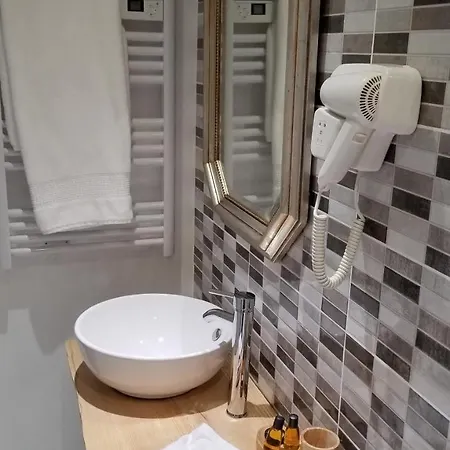 לינה וארוחת בוקר La Maison Blanche