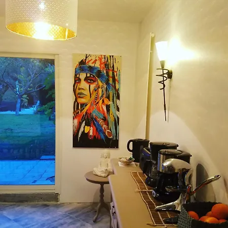 La Maison Blanche Couette-café 4*