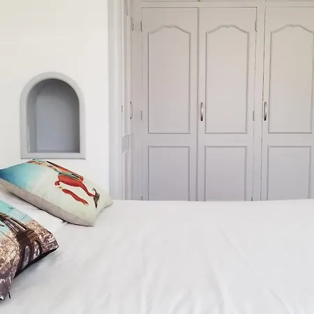 לינה וארוחת בוקר La Maison Blanche בליי