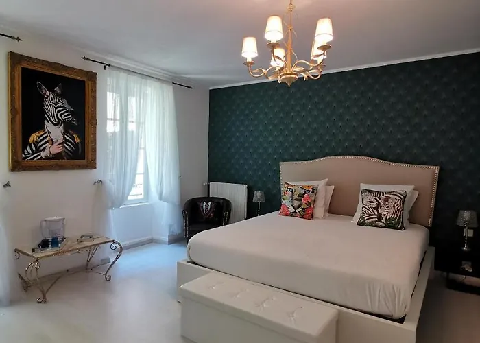 La Maison Blanche לינה וארוחת בוקר 3*