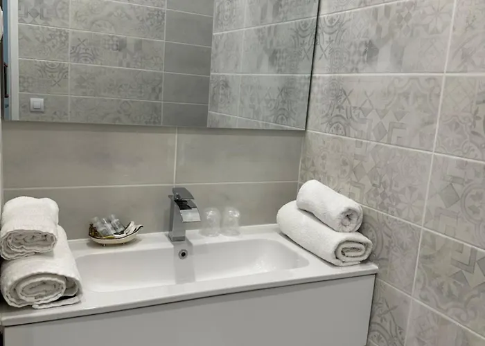 La Maison Blanche לינה וארוחת בוקר