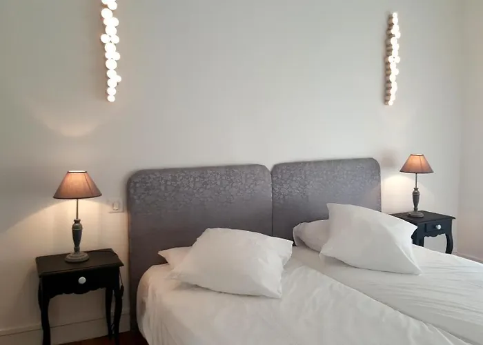 La Maison Blanche לינה וארוחת בוקר בליי