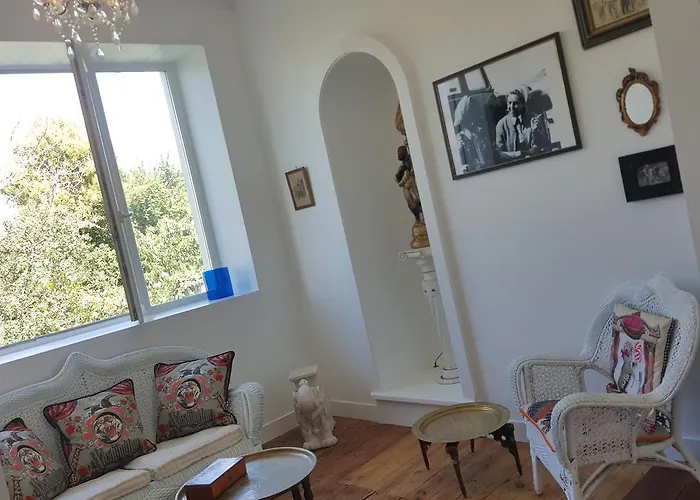 לינה וארוחת בוקר La Maison Blanche בליי