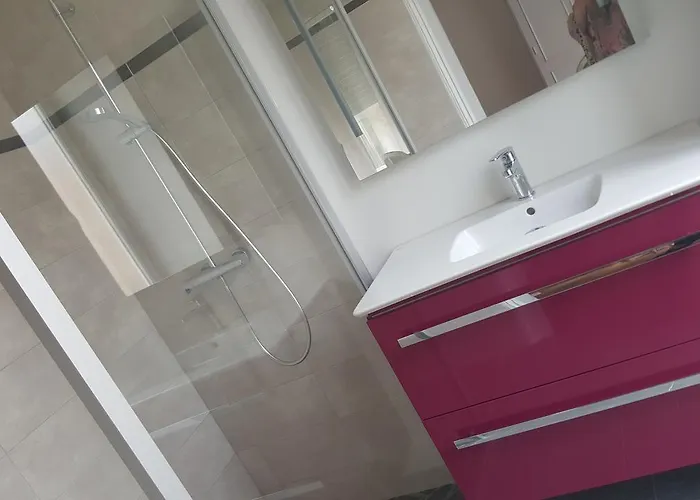 לינה וארוחת בוקר La Maison Blanche בליי