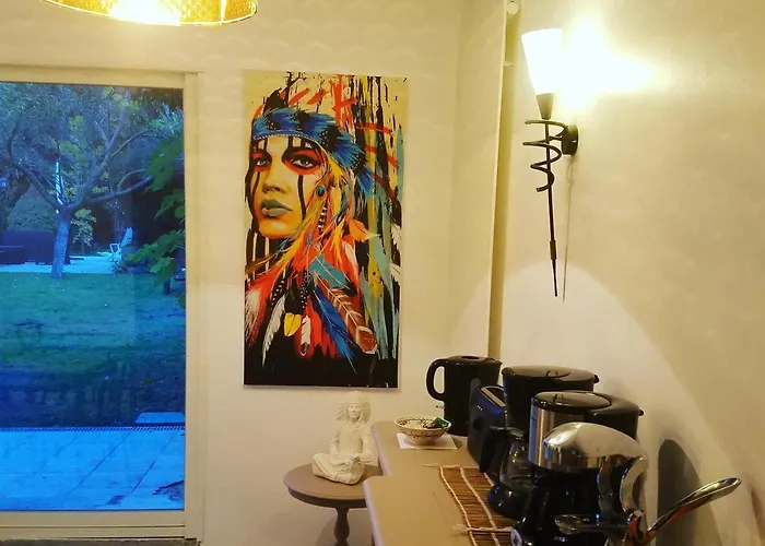 La Maison Blanche לינה וארוחת בוקר 3*