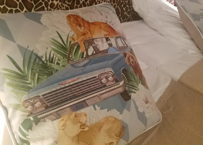 La Maison Blanche לינה וארוחת בוקר