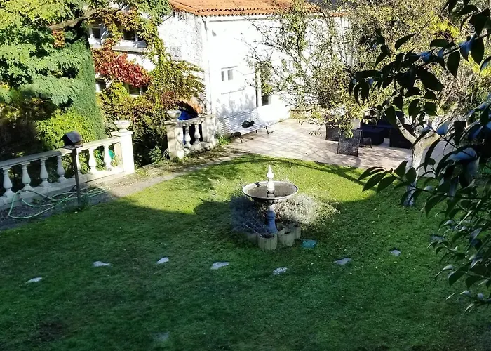 La Maison Blanche 3* בליי