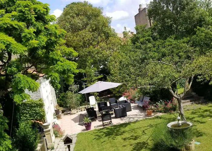 ベッド・アンド・ブレックファスト La Maison Blanche 3*